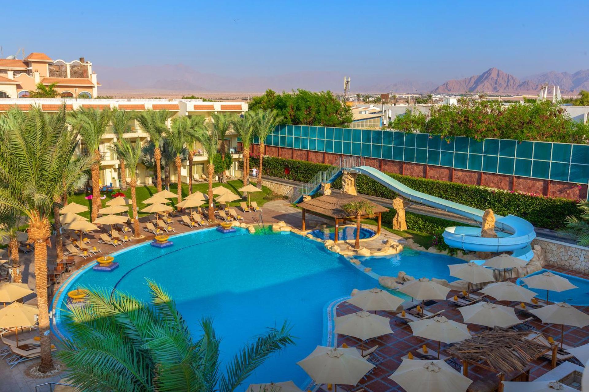 Xperience Sea Breeze Resort Sharm el-Sheikh Exterior foto The swimming pool at the Hilton Sharm El Sheikh