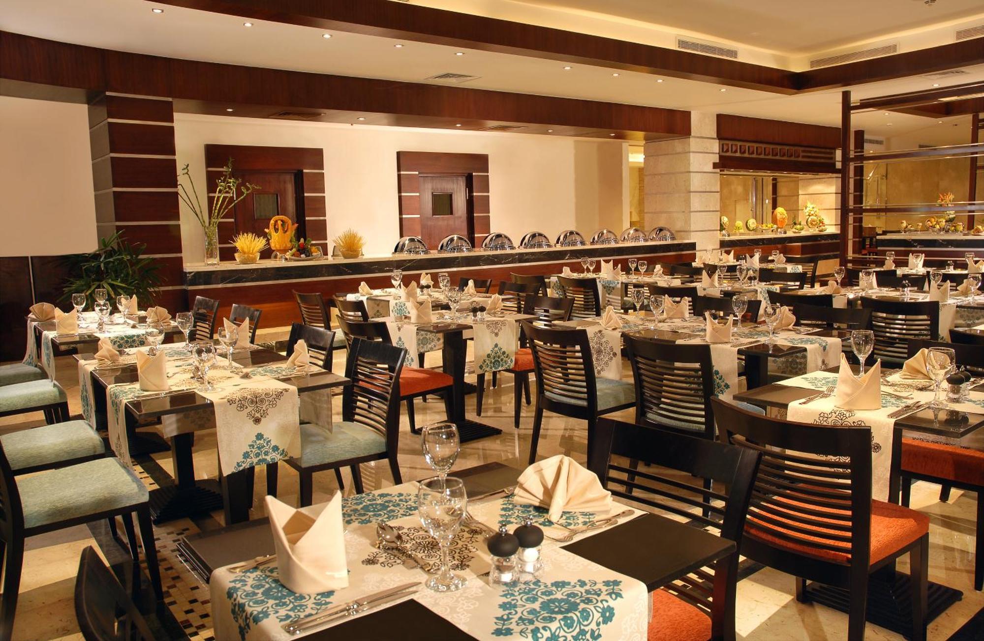 Xperience Sea Breeze Resort Sharm el-Sheikh Exterior foto The restaurant at the hotel
