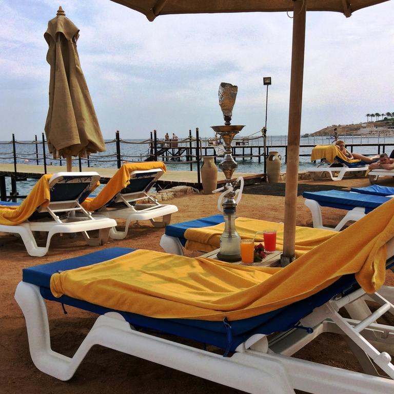Xperience Sea Breeze Resort Sharm el-Sheikh Exterior foto A hookah at a beach resort in Egypt