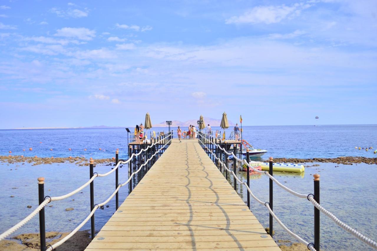 Xperience Sea Breeze Resort Sharm el-Sheikh Exterior foto The pier at the beach of the resort