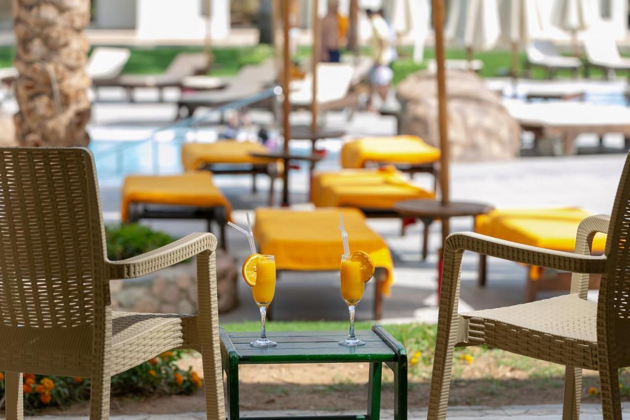 Xperience Sea Breeze Resort Sharm el-Sheikh Exterior foto The pool at the hotel
